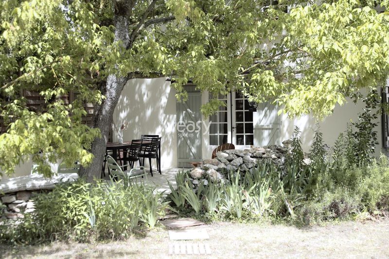 Country house located near Paris ideal for film shooting and production purposes in France